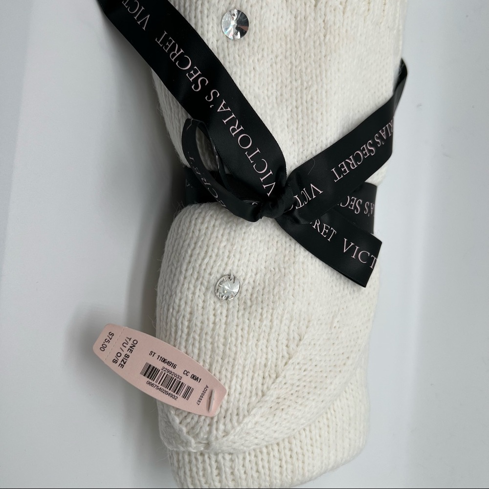 Victoria’s Secret Off-white Hat and Scarf